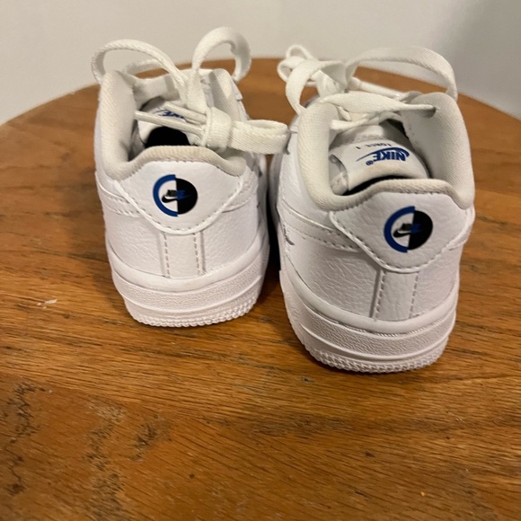 Nike Kids White Sneakers Air Force 1 size 5c - Picture 6 of 11